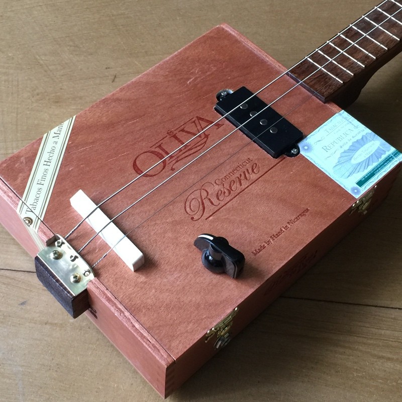 micro guitare 3 cordes