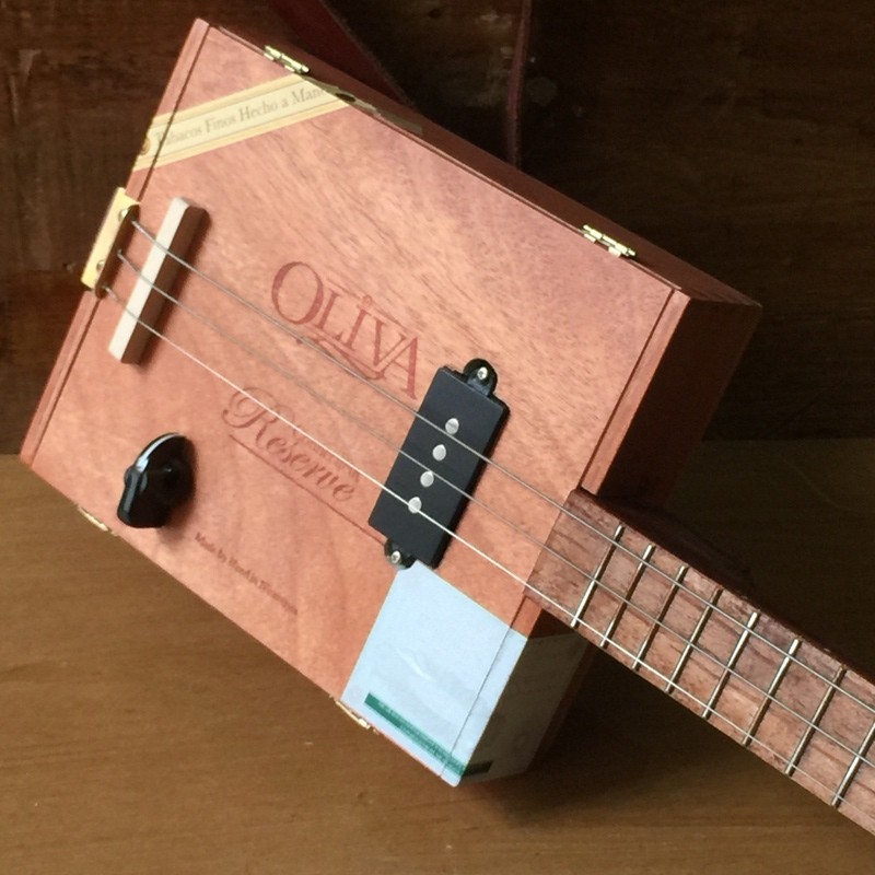 micro guitare 3 cordes