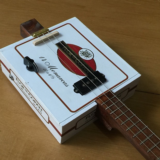micro guitare 3 cordes