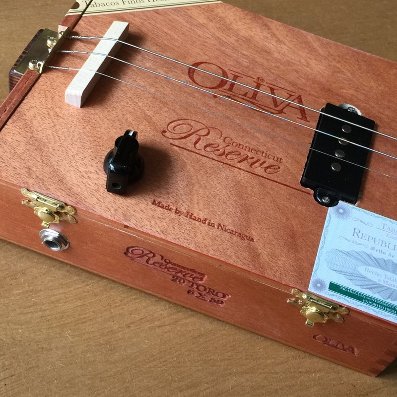 micro guitare 3 cordes