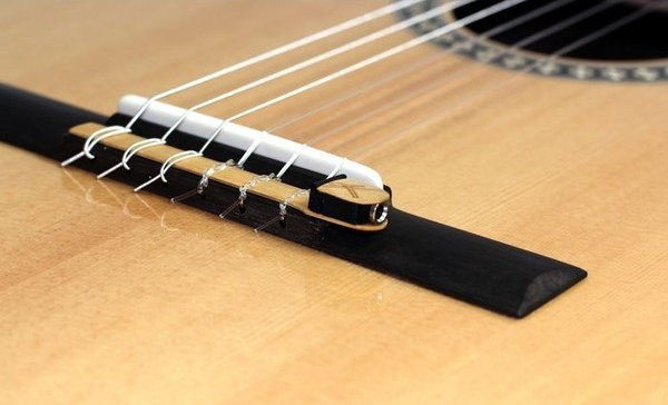 micro guitare acoustique nylon