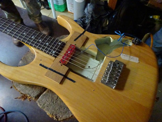 micro guitare artisanal