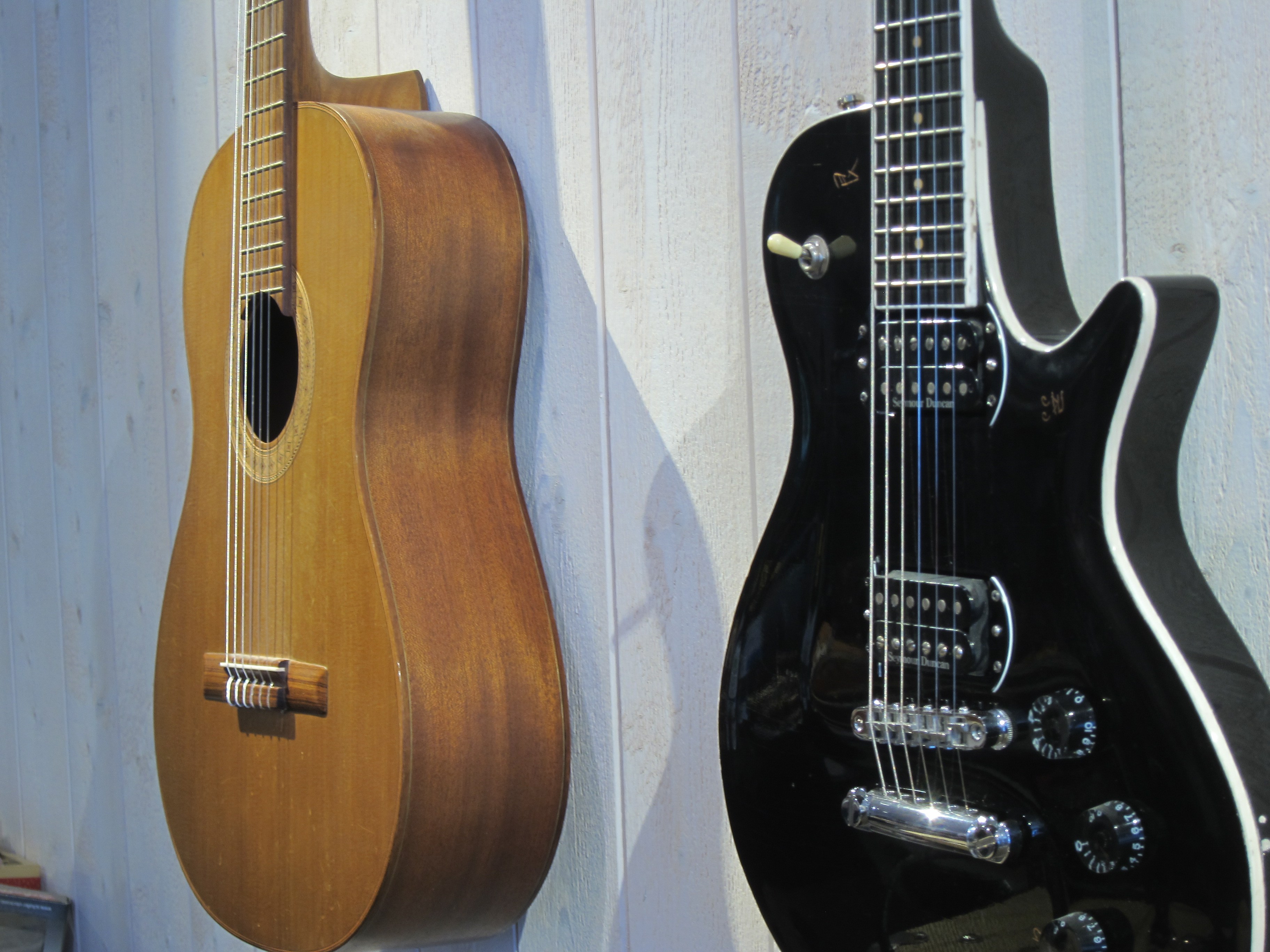 micro guitare bordeaux