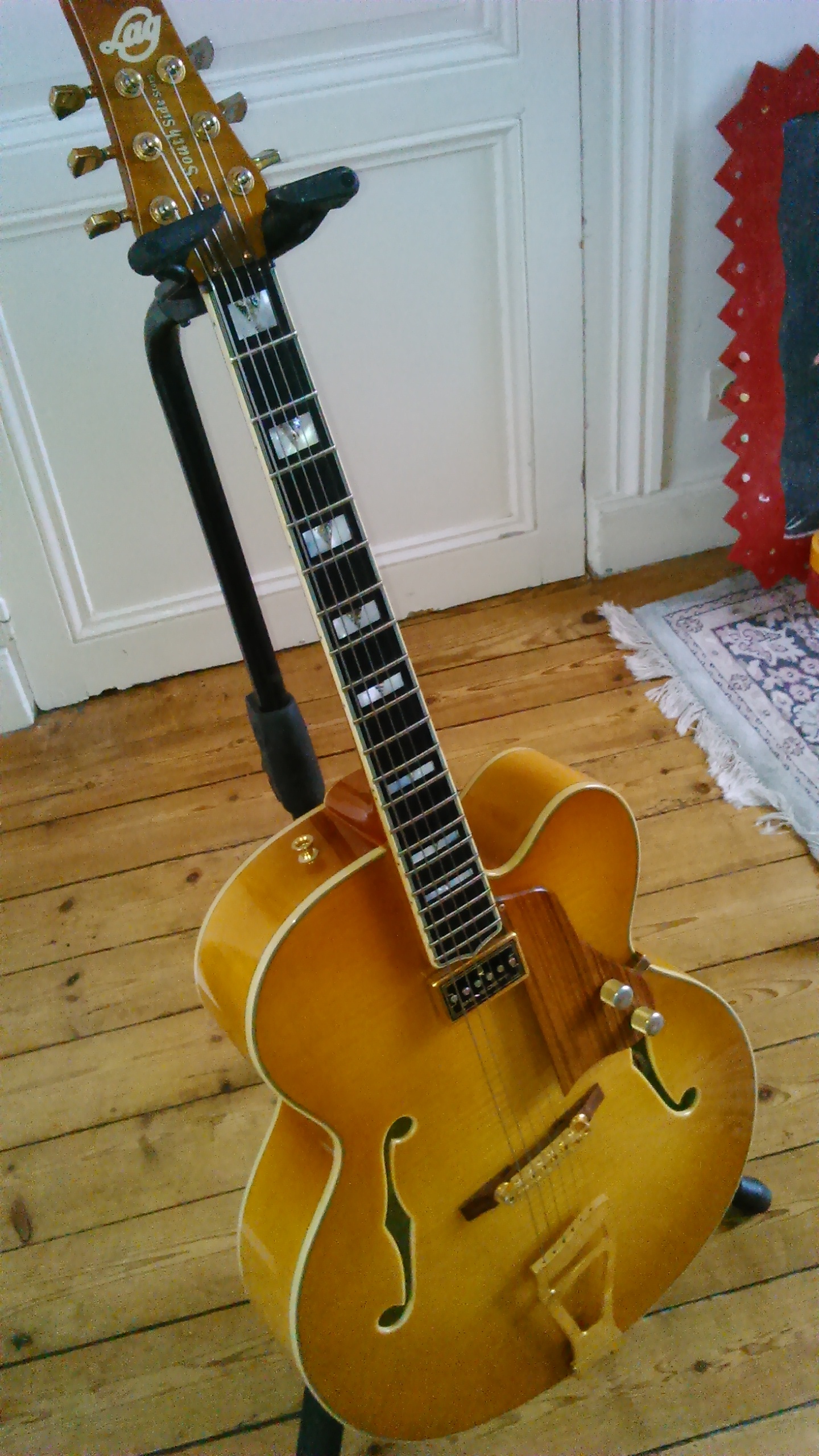 micro guitare jazz archtop