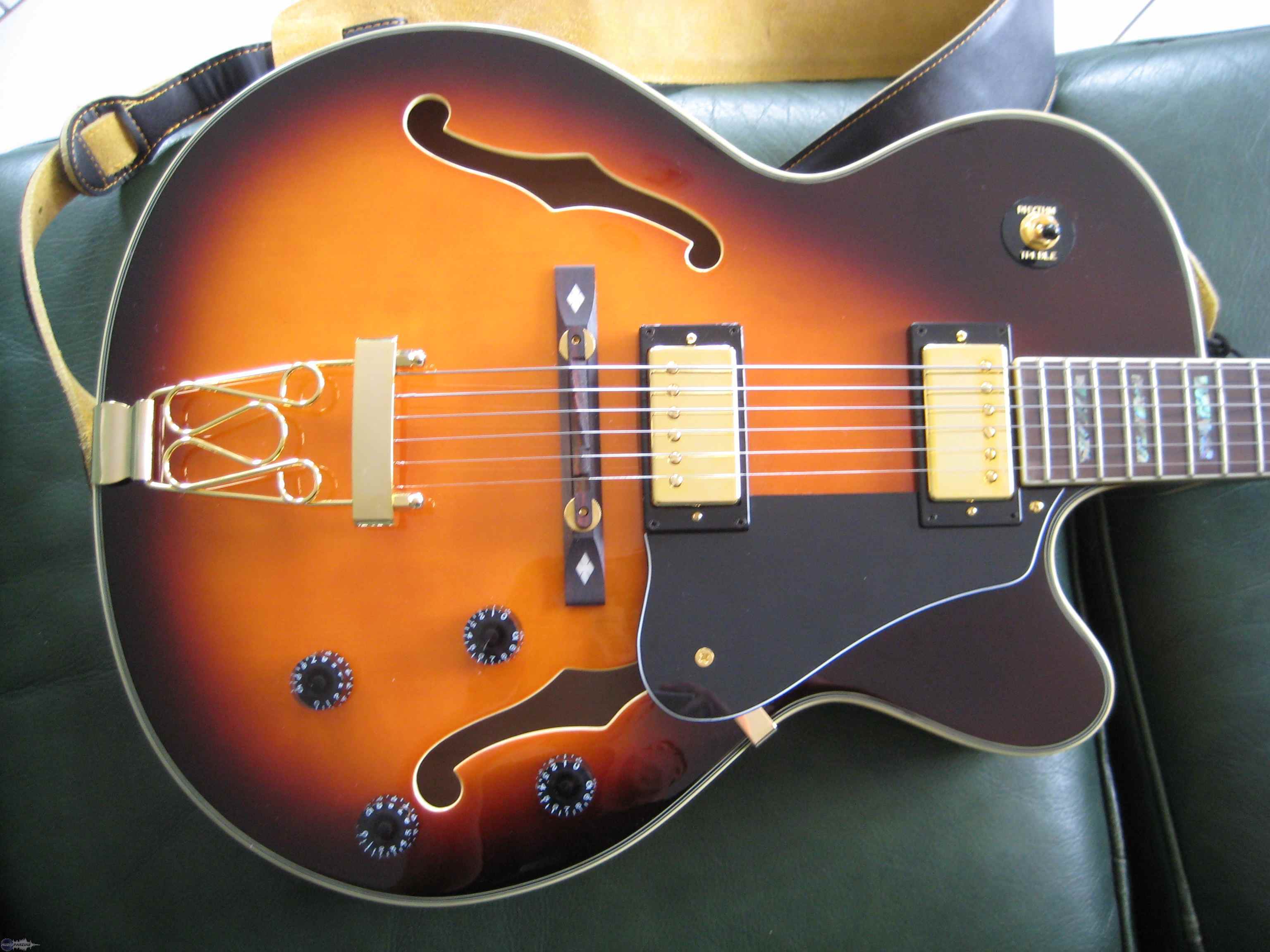 micro guitare jazz flottant