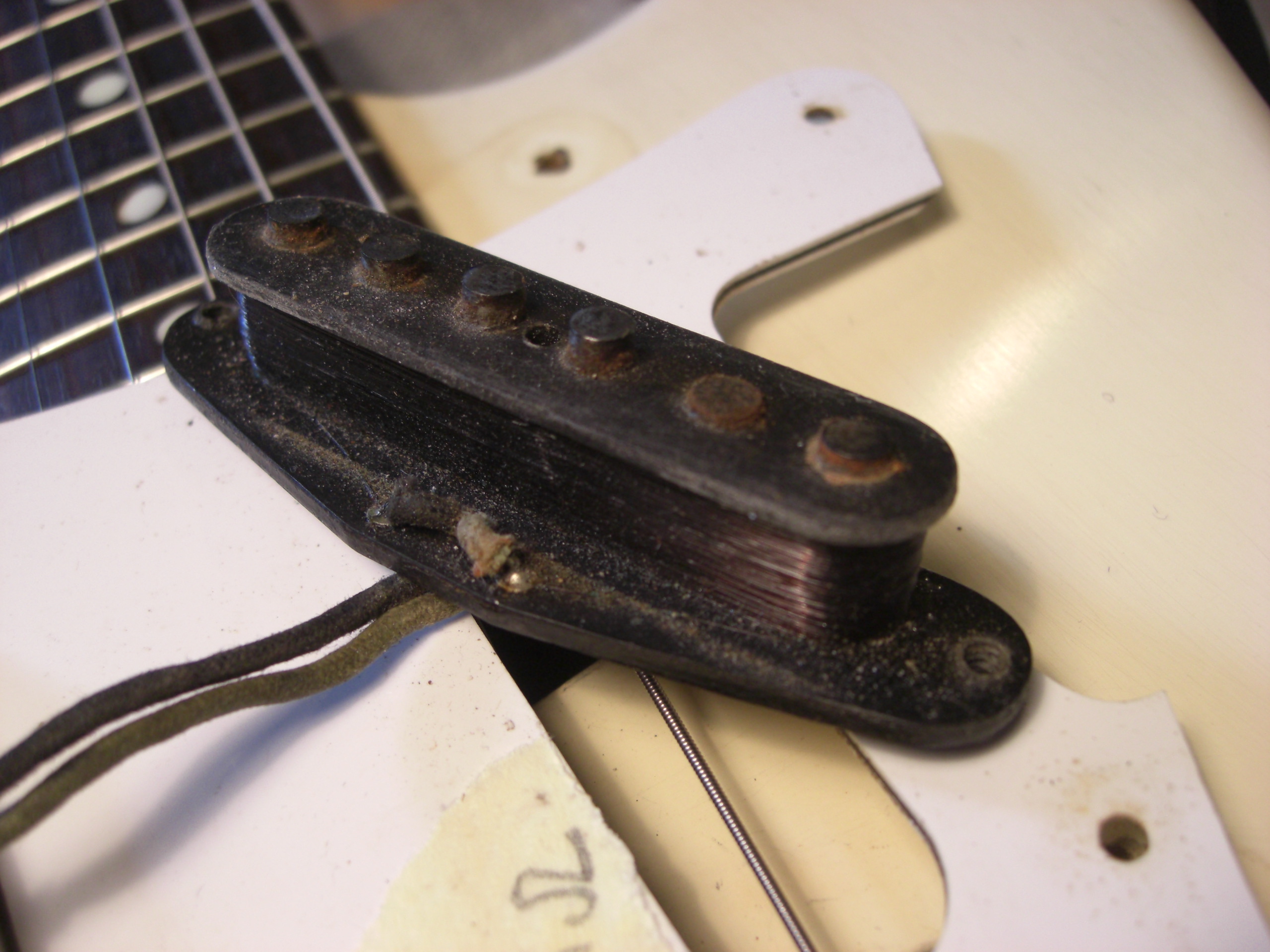 micro guitare rouille