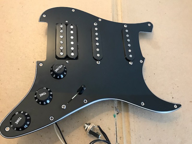 micro guitare vintage tornade ms