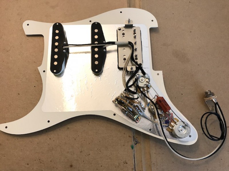 micro guitare vintage tornade ms